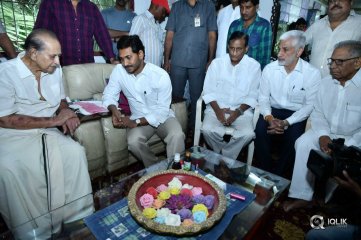 Celebrities Pay Homage to Vijaya Nirmala Garu